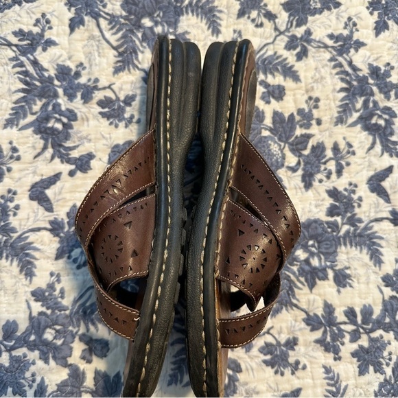 Minnetonka Sandals Slip On Slip Off Brown Leather 1” Wedge Heel Size 8W - Picture 6 of 9